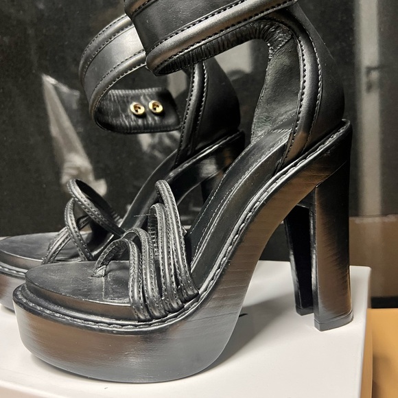 Givenchy Platform Sandal - Excellent condition - Picture 2 of 5